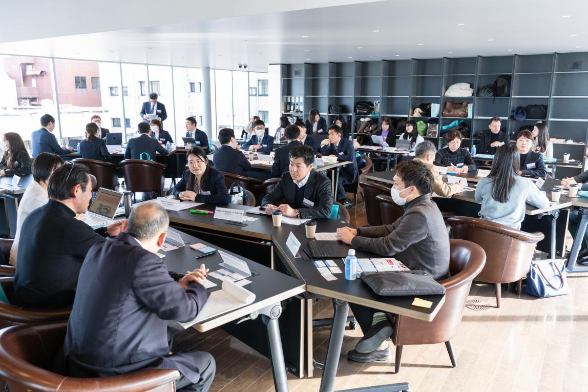 与会者在SAF年会上进行讨论