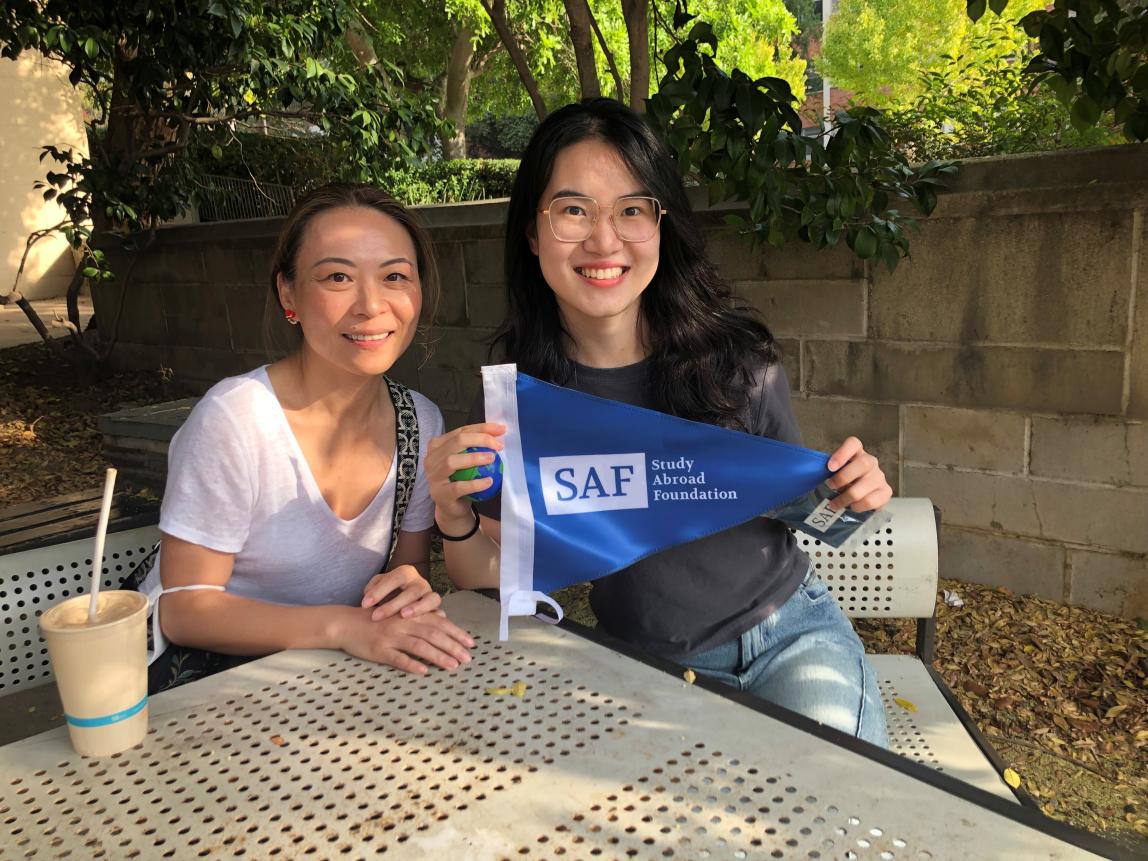 加州大学洛杉矶分校学生Lei Shi和Lucia