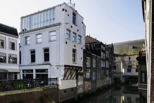 University-owned-flat_Housing_06