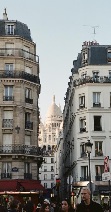 法国巴黎的一条街道。