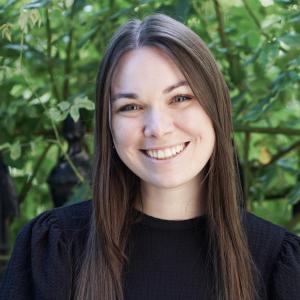 Miranda Hale headshot